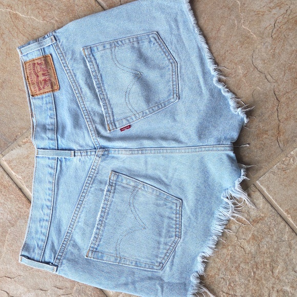 Levi's 501 Light Wash Distressed Denim Shorts W31 - Picture 2 of 13
